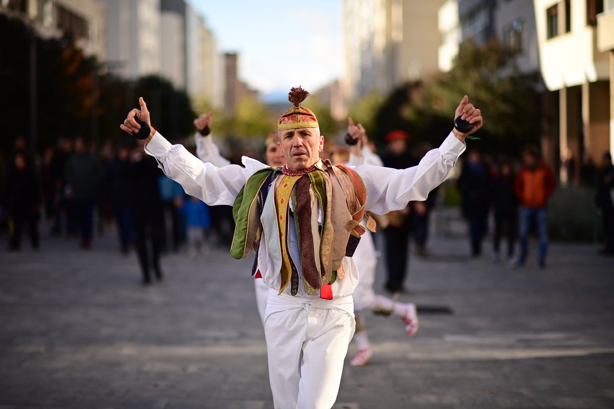 Un Dantzari de Ochagabia baila en el 2º encuentro de música y danza tradicional en Barañain. 

📸: <a href="/ivandelgadofoto/">Ivan Delgado</a>