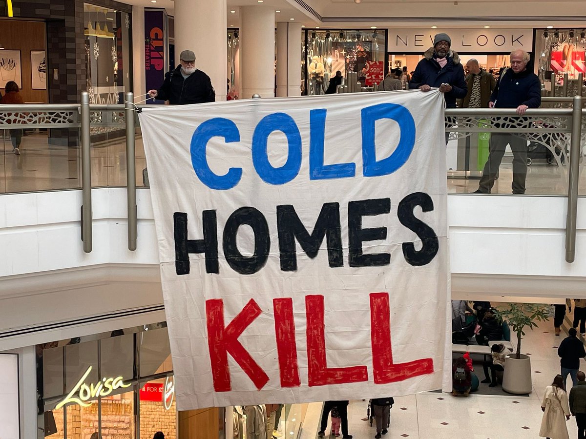 #EnergyForAll #FuelPoverty #WarmUP #FreezeProfitsNotPeople A 20ft by 20ft banner was unfurled in the glades shopping centre today in Bromley The message was clear; Cold Homes Kill That message got across to shoppers too as we handed out hundreds of leaflets