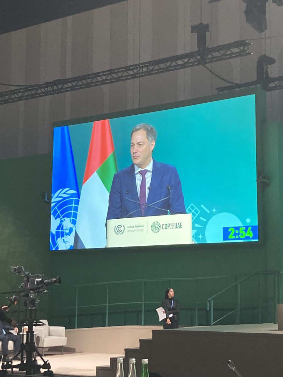 NicolasBormann's tweet photo. 📯 Thread 1/5 À la @COP28_UAE  @alexanderdecroo  a appelé à allier les idées aux idéaux. Sous couvert d’optimisme, c’est la salvatrice technologie qui domine son discours. Que manquait-il donc ?🤷‍♂️ https://t.co/Iqo2jhFb6O