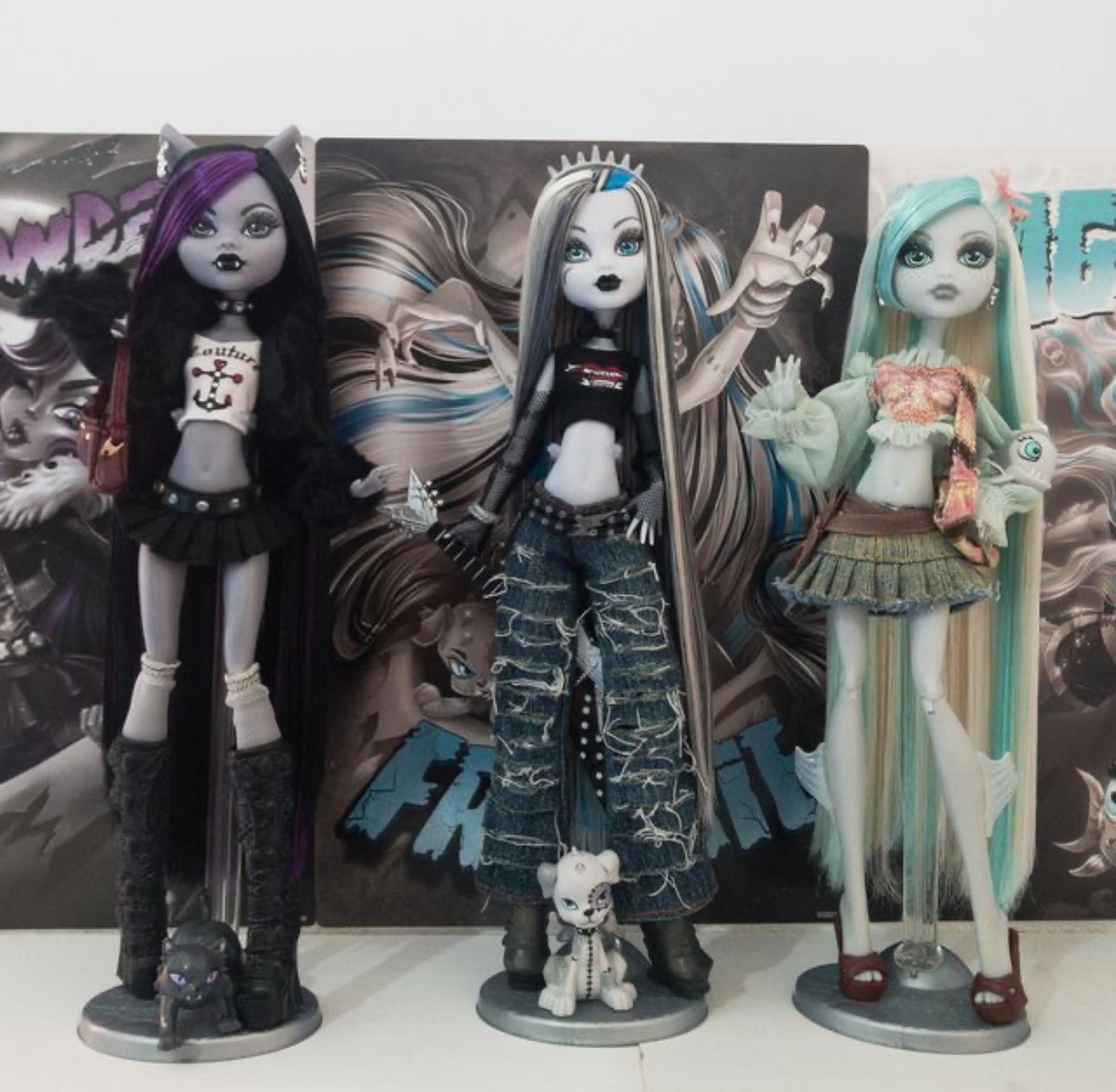 Glitterflavored's tweet photo. Nonfood distraction poll

{ Monster High dolls pt2 }

Doll info in alt text :) https://t.co/40ZdN0Misl
