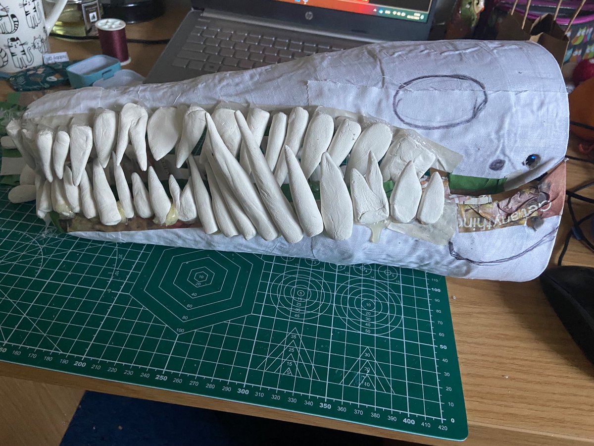 earthworms_worm's tweet photo. THE CREATURES ARE BACK IN BUSINESS!! I’ve been making another costume and it is turning out to be absolute nightmare fuel! Perfect in every way!
#cryptid #creature #monster #costume #teeth #clay https://t.co/tirAYTiVJD