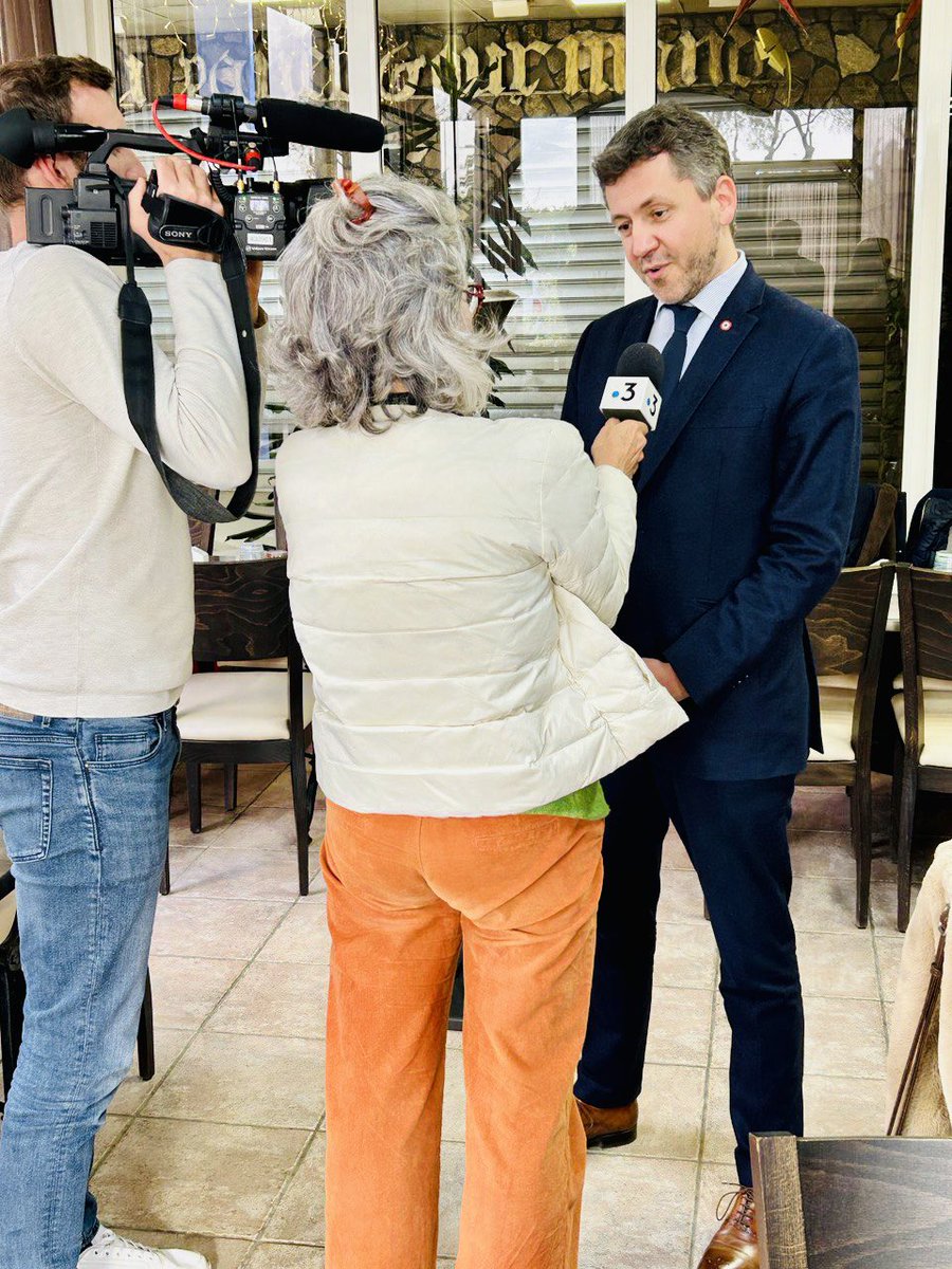 franckallisio's tweet photo. Ce matin, en conférence de presse à #Ajaccio avec mon ami @francoisfiloni et l’équipe du @corse_rn afin de présenter aux Corses ma proposition de loi visant à instaurer un bouclier essence en #Corse. https://t.co/aLKrzKpHss