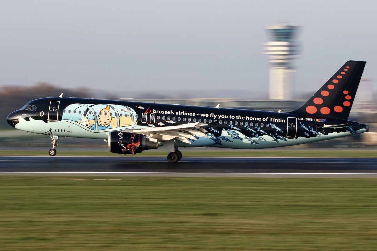 ivanconinx's tweet photo. Today’s early afternoon arrival of @FlyingBrussels Airbus A320-214 OO-SNB ‘Rackham’ on RWY 25L at @BrusselsAirport, inbound from Alicante as flight SN3772 ALC-BRU. Panning shot @ 1/50 🇪🇸🛫🛬🇧🇪 #airbus #snrackham #avgeek #brusselsairlines #brusselsairport #tintin https://t.co/orPFnUqNAA