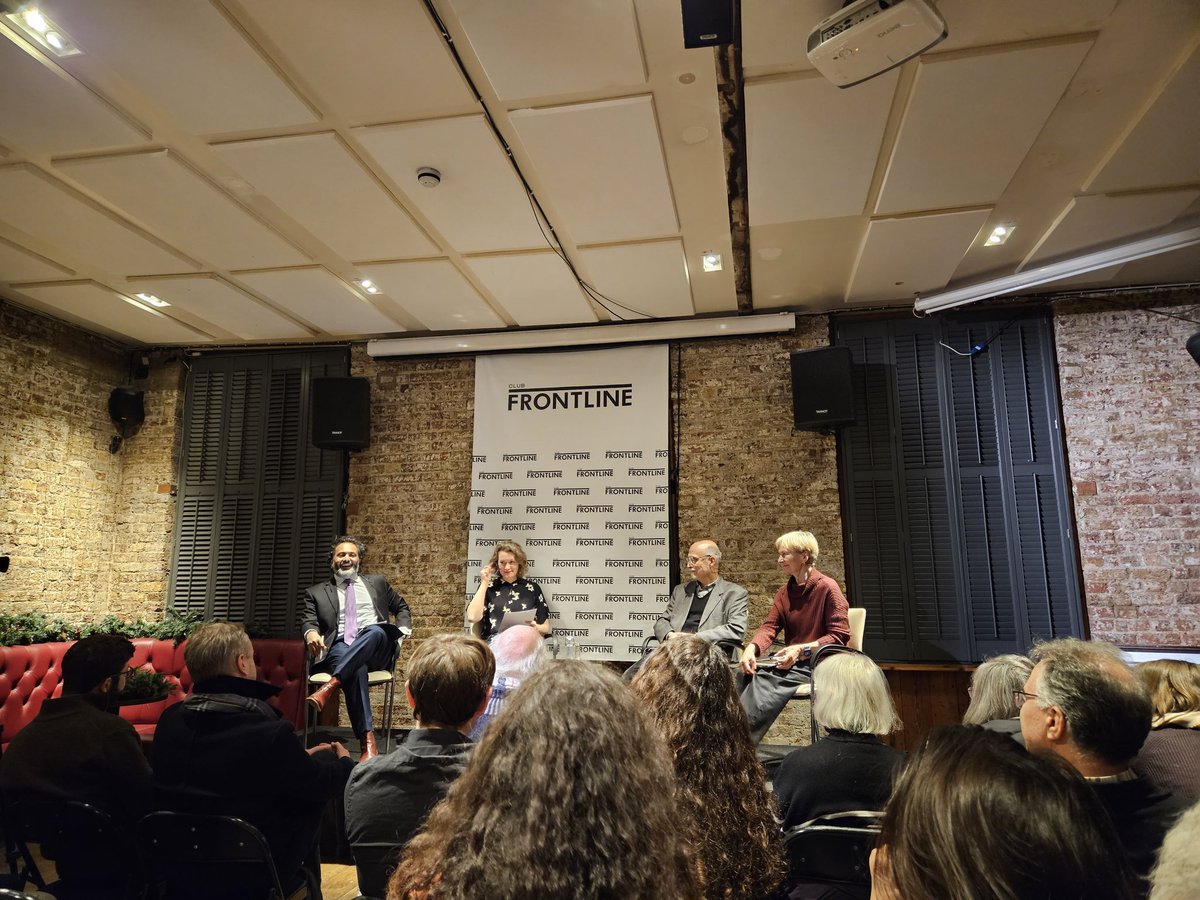 A joy to finally attend one of the famous @newlinesmag talks at London's @frontlineclub for the first time last night. @FaisalAlYafai and @lsmwilson steered @gilbertachcar and @isabelhilton through a lively, wide-ranging debate on NATO, China, Russia/Ukraine, Gaza & much else.