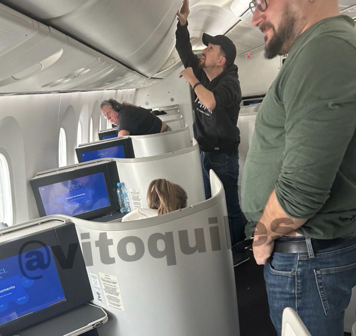 🔴 #EXCLUSIVA | Pablo Iglesias viaja en primera clase de un avión con  destino México. Le acompaña una mujer. (5.000€ de vuelo) Te dijeron que  lucharían contra la casta y se convirtieron en ella.