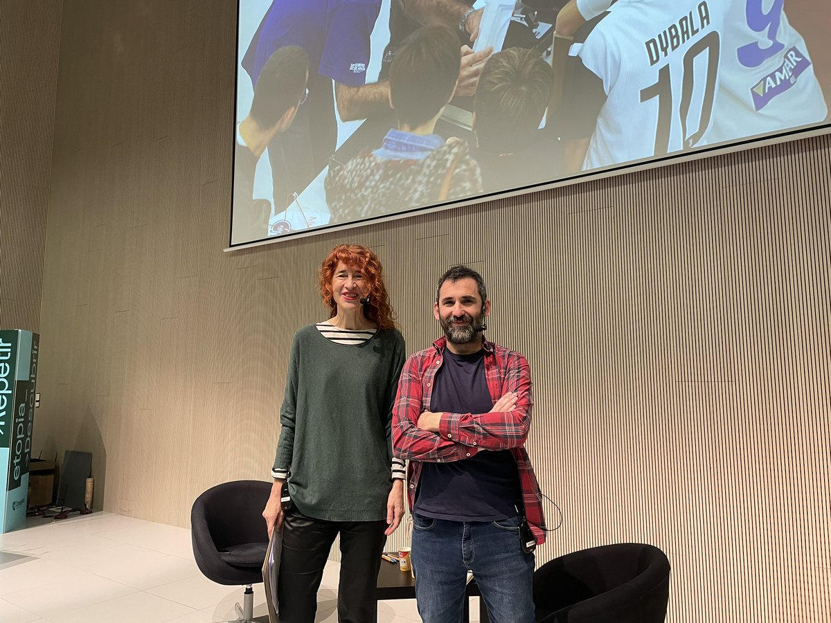 Ibercivis's tweet photo. #cocrear es hacer cosas entre varias personas
@FSanzGarcia y @MaitePelacho han compartido una conversación sobre cocreación y #cienciaciudadana en las Jornadas D+i de divulgación innovadora
#DmasI2023 https://t.co/4cPJBMWjUV