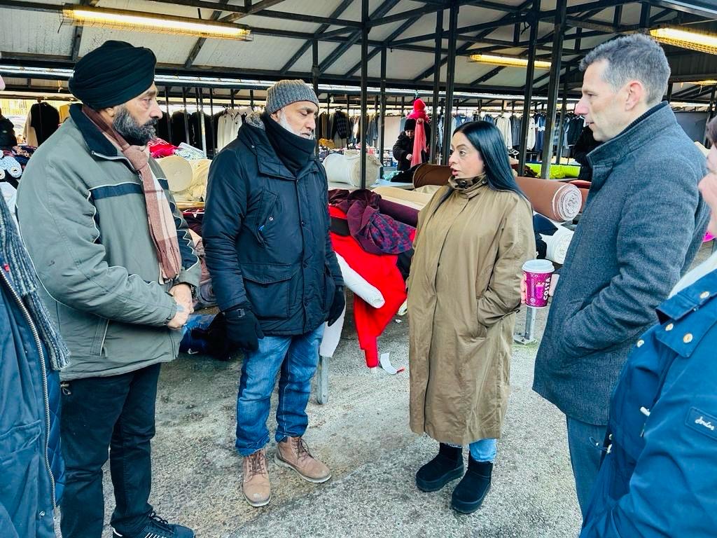 Oldham Council (@oldhamcouncil) on Twitter photo Today, the Leader of Oldham Council Cllr <a href="/shah_arooj/">Arooj Shah</a> and <a href="/CllrFida/">Fida Hussain</a>, Cabinet Member for Business Enterprise and Employment, visited some of Oldham’s beloved small businesses as part of #SmallBizSatUk. (1/2) 🧵 Today, the Leader of Oldham Council Cllr <a href="/shah_arooj/">Arooj Shah</a> and <a href="/CllrFida/">Fida Hussain</a>, Cabinet Member for Business Enterprise and Employment, visited some of Oldham’s beloved small businesses as part of #SmallBizSatUk. (1/2) 🧵