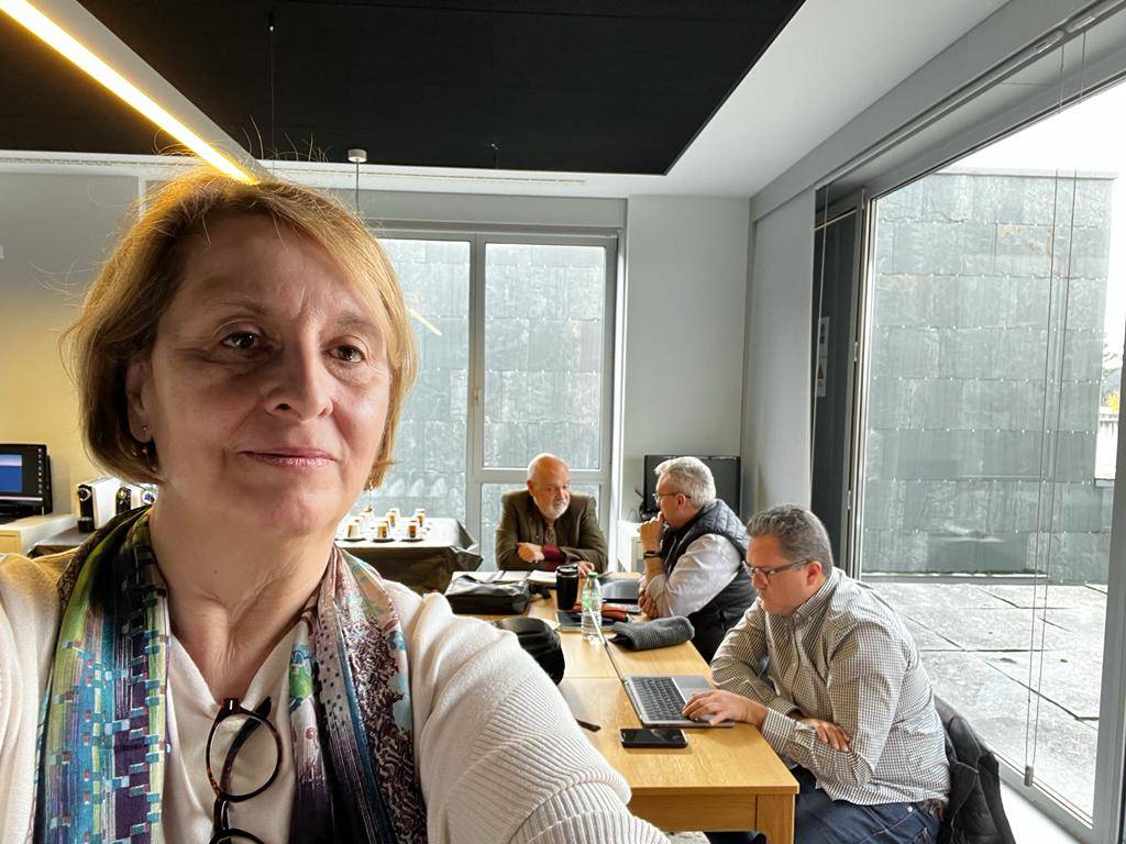 SEMG_ES's tweet photo. Hoy hemos celebrado con éxito la actividad 'Aprendiendo a elaborar y evaluar comunicaciones en 5 pasos' en el Hospital Universitario Lucus Augusti (#Lugo)

Con la vista puesta ya en las fechas que se avecinan... #Navidad 

Con nuestra presidenta @Pilar_RguezLedo

#FormaciónSEMG https://t.co/6L3R3GHtrt