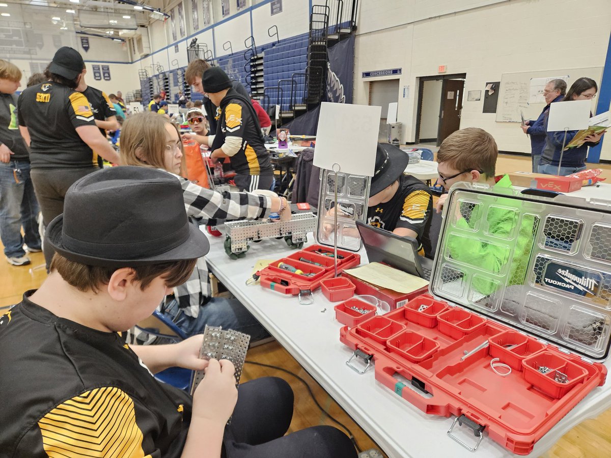 SLHS_STEM's tweet photo. Good luck to Pacer Robotics at Menasha High School today! https://t.co/amfvVqeUNa