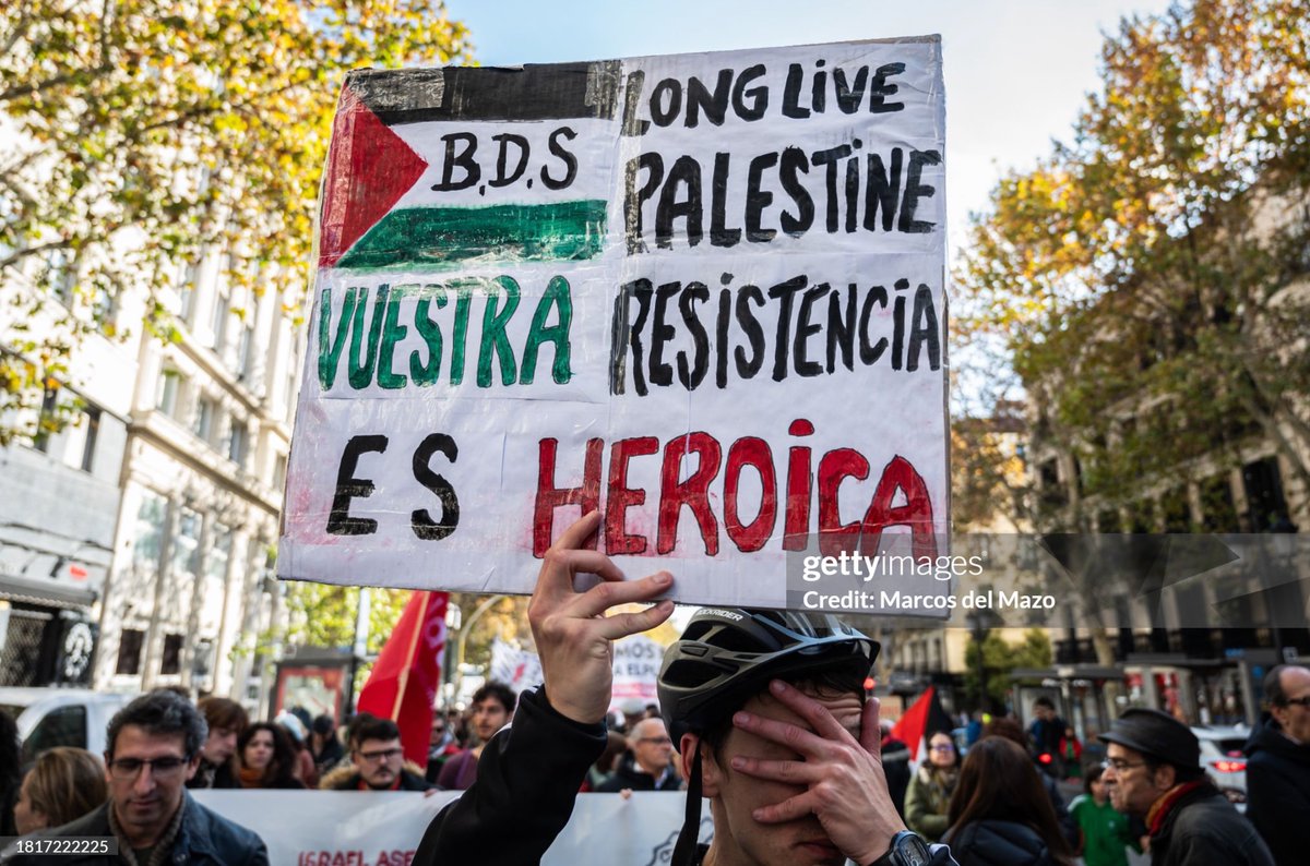 Protest in #Madrid to demand breaking diplomatic relations with #Israel and a permanent ceasefire in #Gaza.