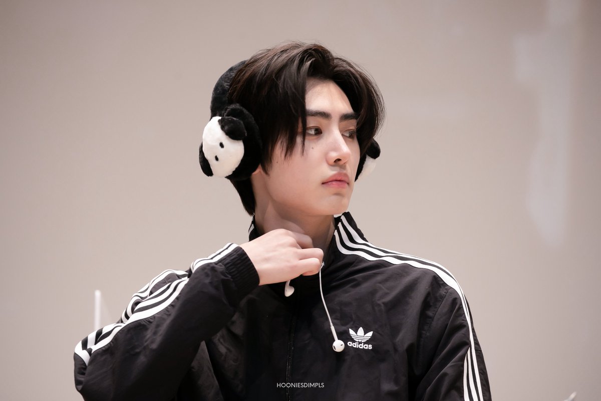 val ᡣ𐭩 tweet media