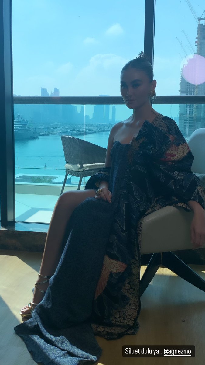 Rizal58531's tweet photo. Tampil dengan balutan busana Khas Indonesia @agnezmo menjadi sorotan di acara @COP28_UAE Bersama para diva dunia. 
IM LOVE WITH YOU @agnezmo https://t.co/BaH1e3t9dX