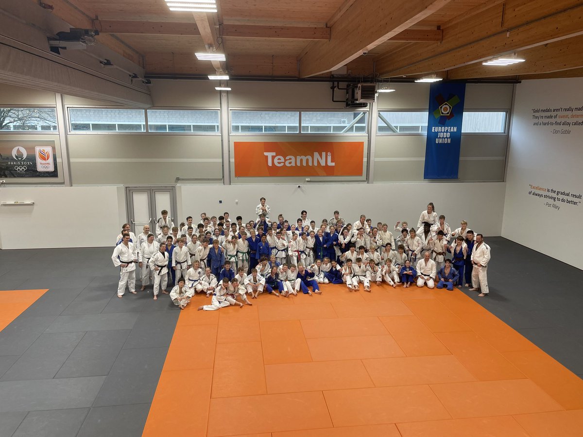 Barry van Uitert tweet media