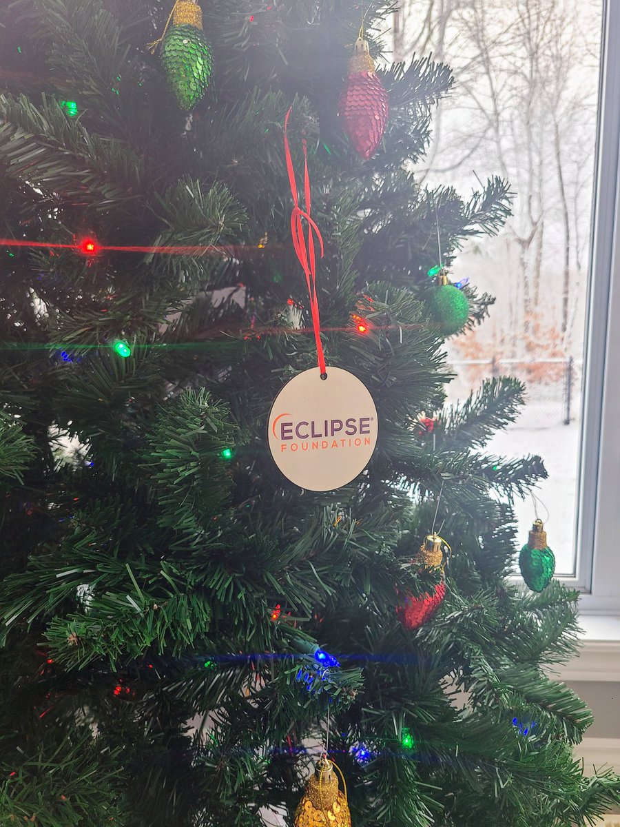 chrisguindon's tweet photo. It's beginning to look a lot like Christmas... :) https://t.co/6rJHZQ0R3o