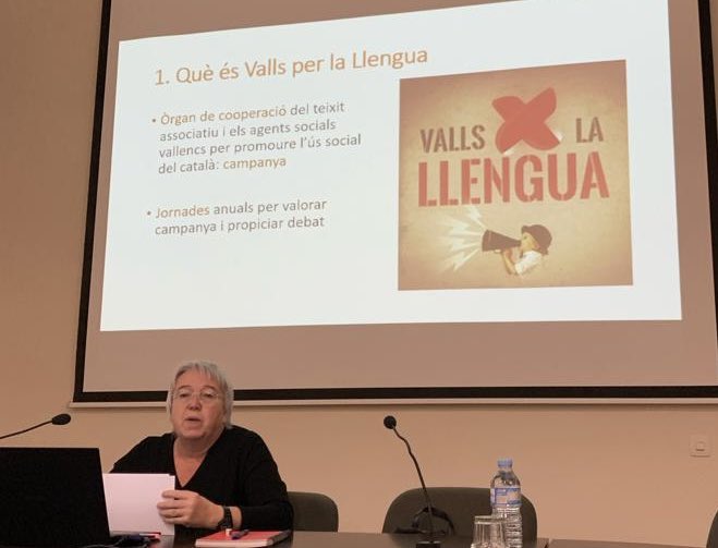 Valls per la Llengua (@vallsxlallengua) on Twitter photo Avui la <a href="/MarinaMassaguer/">Marina Massaguer Comes</a> i el <a href="/gerard_furest/">Gerard Furest</a> han analitzat la situació del #català entre els joves, i des de #VallsperlaLlengua hem presentat els resultats del #Convit2023, una experiència d’èxit per atenuar la norma de convergència al castellà. Avui la <a href="/MarinaMassaguer/">Marina Massaguer Comes</a> i el <a href="/gerard_furest/">Gerard Furest</a> han analitzat la situació del #català entre els joves, i des de #VallsperlaLlengua hem presentat els resultats del #Convit2023, una experiència d’èxit per atenuar la norma de convergència al castellà.