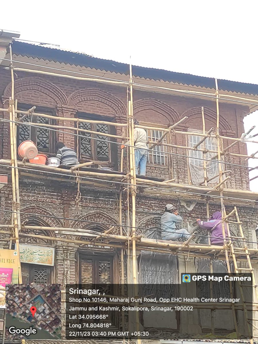 AtharAamirKhan's tweet photo. The vernacular architecture in the old city of Srinagar is marvellous! As part of our Downtown Urban Renewal initiative under Srinagar Smart City the facade restoration in the old heritage markets and other areas is being done! Some snapshots of the restoration underway! Local artisans and craftsmen are doing this phenomenal work. This is going is parallel with the drainage, sewerage, electric utility under-grounding and rationalisation and streetscape development! #SrinagarSmartCity #Srinagar 
@OfficeOfLGJandK @HardeepSPuri @Secretary_MoHUA @HMOIndia @PMOIndia