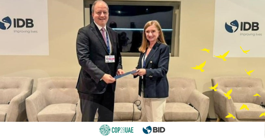 el_BID's tweet photo. El apoyo del BID a #Paraguay en 2024 tendrá un fuerte componente verde 🌱 . Este fue el acuerdo firmado por nuestra VP @_AnabelG y el Ministro @cgfernandezv durante #COP28, que complementa el anuncio de que Paraguay será uno de los 9 países participantes en #BIDCLIMA

👉 https://t.co/VwmHBAaMFx