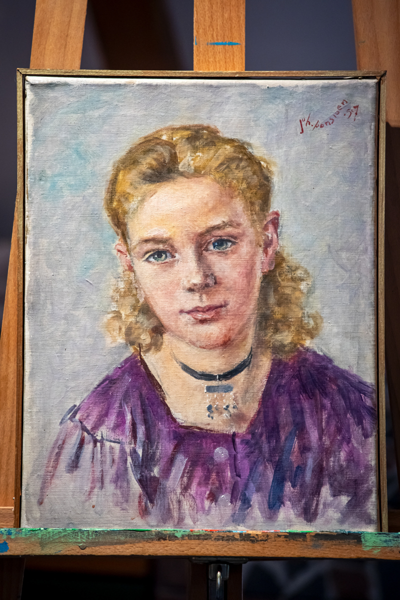 Het #museum heeft een schilderij van Johan Ponsioen gekregen. Eigenaren Jan en Marjan Nekkers wilden het werk graag overdragen, omdat het museum al een grote collectie werken van #Ponsioen heeft. 

Leer meer op onze site. streekmuseumtiel.nl/nieuw-schilder…

#tiel #streekmuseum #flipje