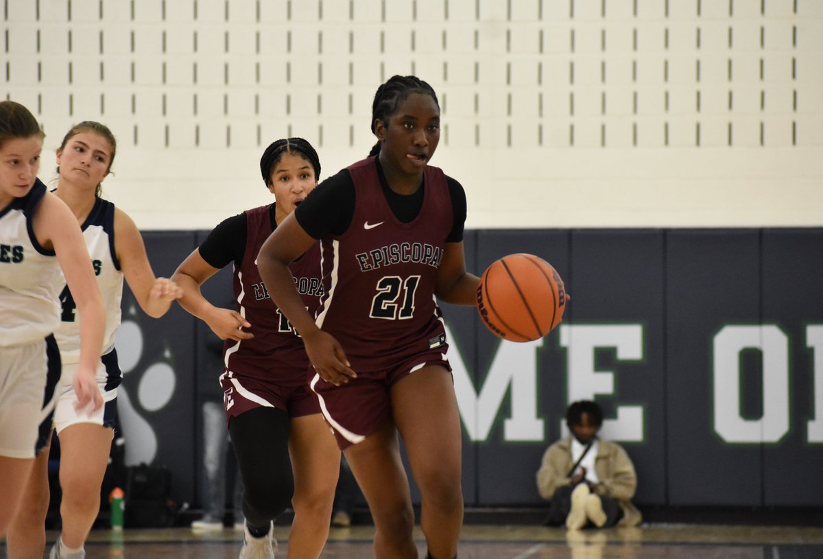 What a rivalry battle between the Flint Hill girls and Episcopal last night. NOVA was introduced to the Maroon's Princess Akojenu, who tallied 22 points, 14 rebounds, and eight steals as Episcopal won despite Raigan McCalla's 28. Story, box score here: novahoops.com/akojenu-stars-…