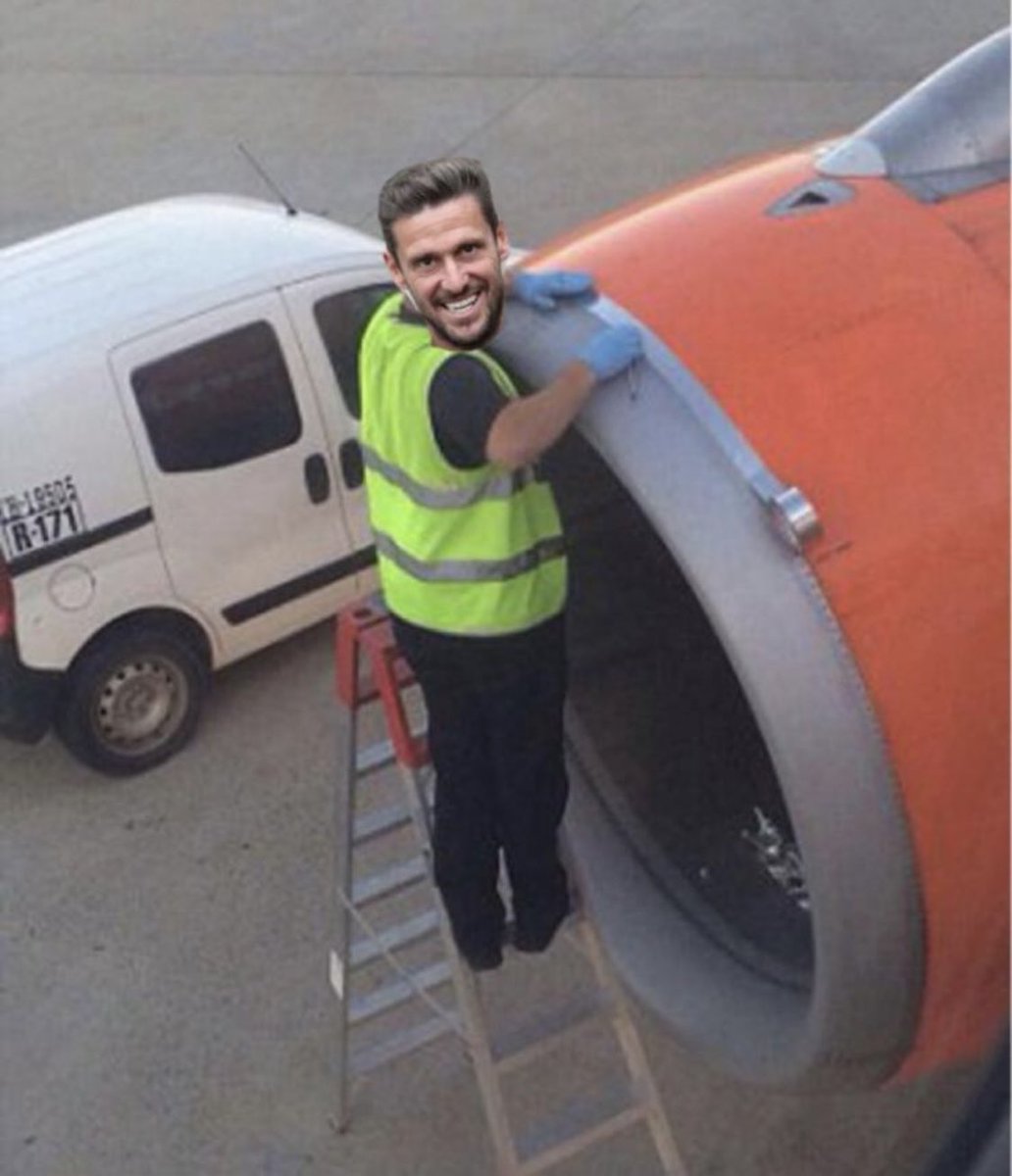 …. Meanwhile at Manchester Airport this morning…
#NUFC