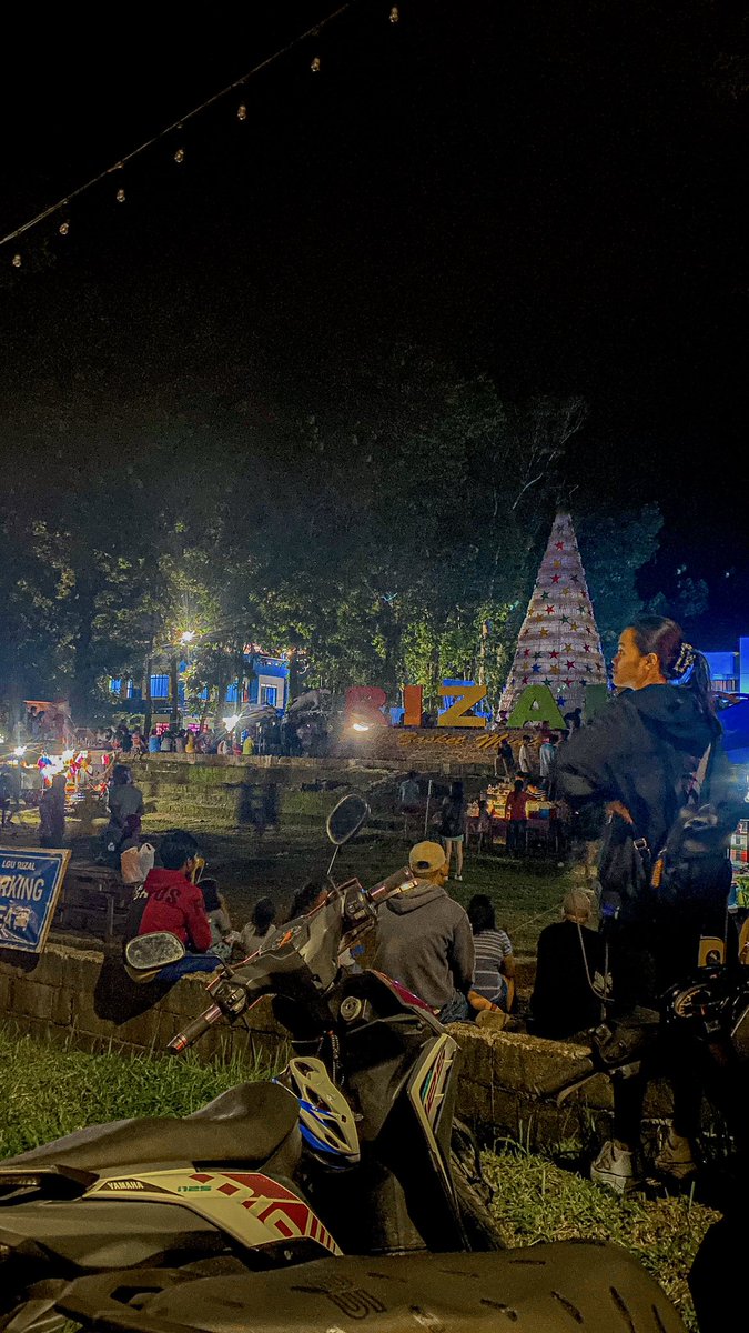 Doutsider38's tweet photo. All the lights are shining so brightly everywhere๐โบ๏ธ๐ช
๐๐๐๐
#decemberfeels #christmaslights #ChristmasCountdown #Christmas2023 #weekendmood #SaturdayVibes #Philippines https://t.co/ITeycuK7XO