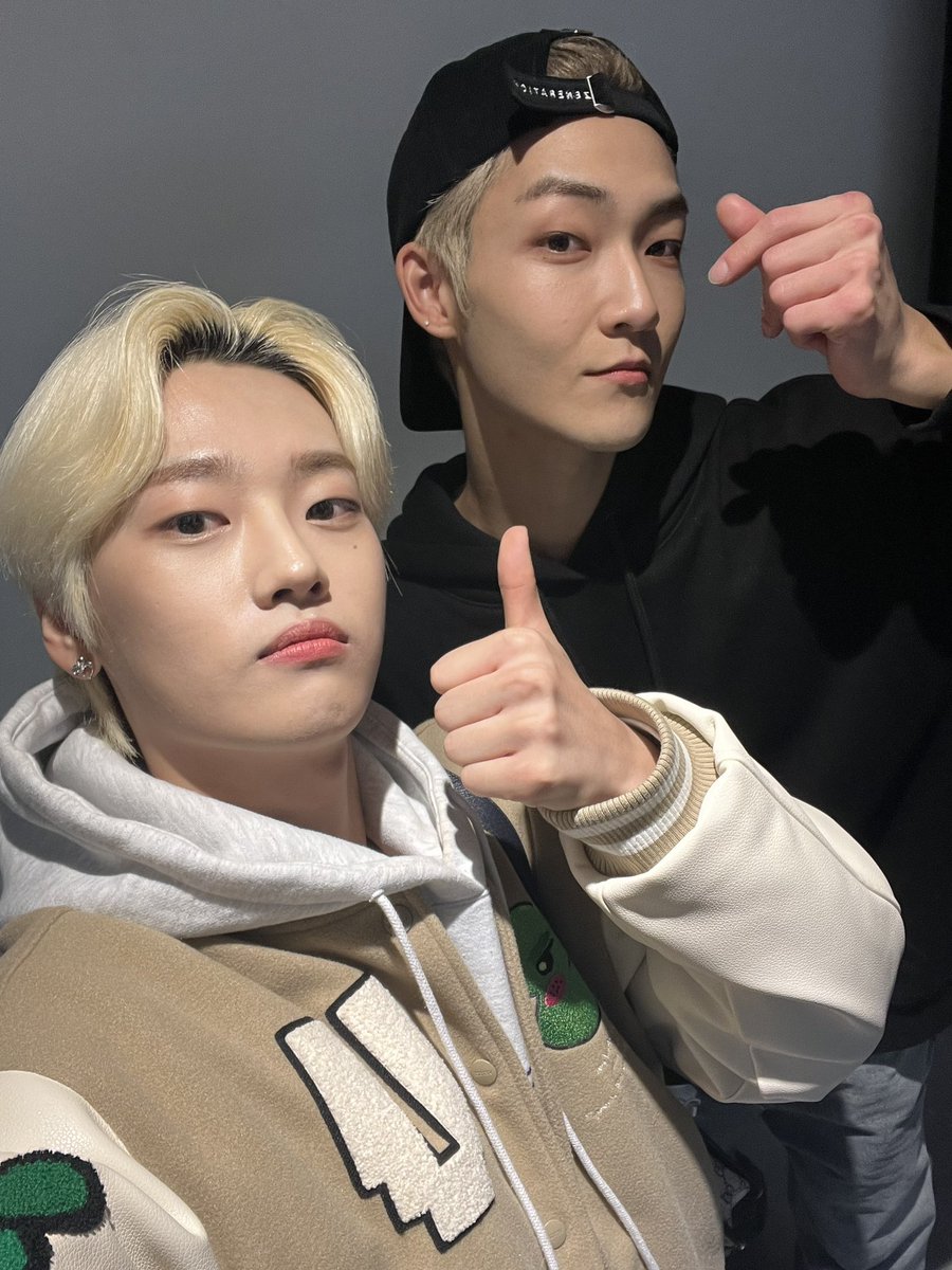 [#석화]
멋쟁이 형들 생일 선물 콘서트 감사하옵니다❤️‍🔥
남은 콘서트도 화이팅🤟🏻🤟🏻🤟🏻🤟🏻