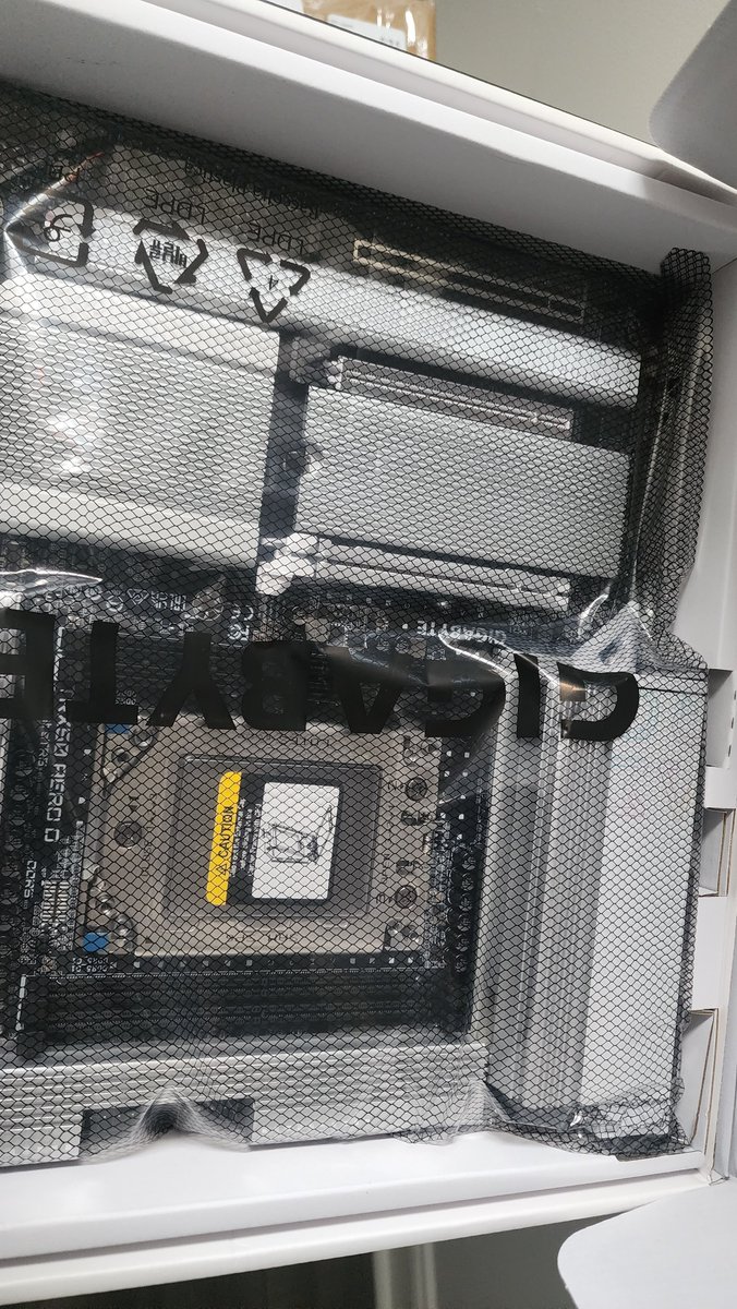 tekwendell's tweet photo. Next up the only trx50 motherboard with USB4 AND not amds USB4 solution!! I've reviewed the other two trx50 boards so far, this one's next and the last one that's available afaik https://t.co/9yhf9yHOMc