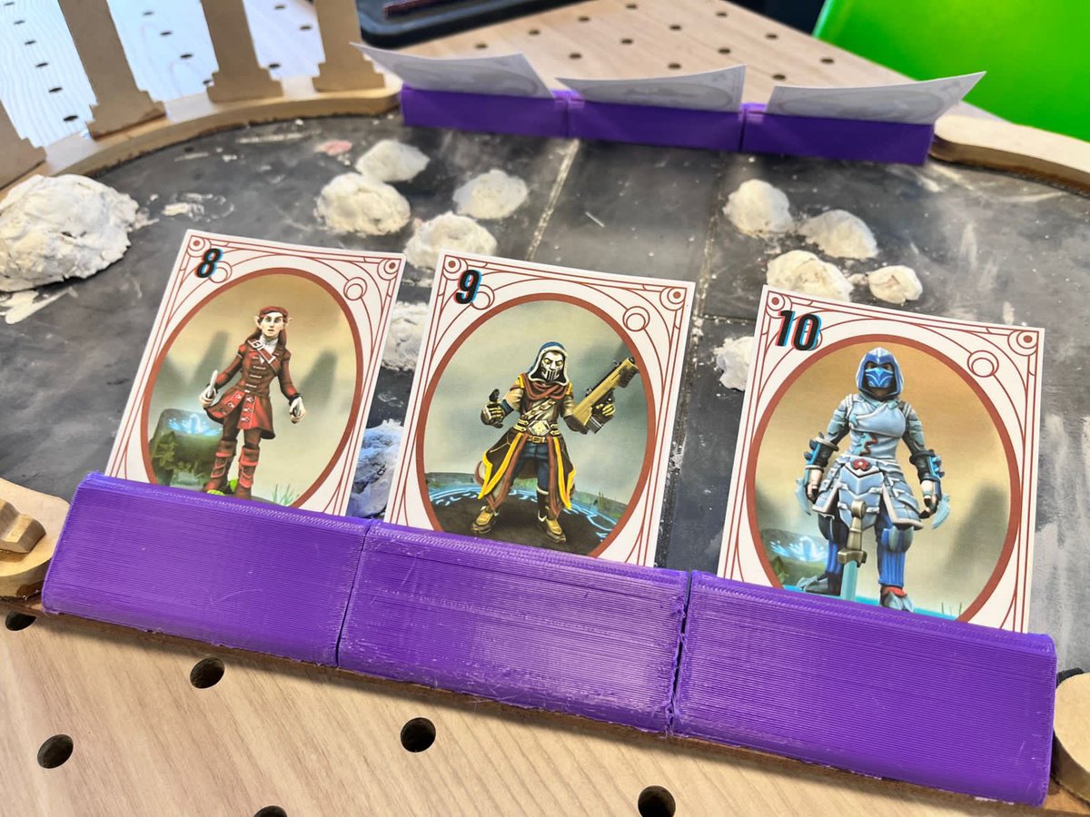 BibliotecasMed's tweet photo. ¡Vacaciones creativas para todos y todas! Continuamos creando los tableros de juego de rol con los integrantes del club de lectura friki en nuestro Makerspace del Parque Biblioteca San Cristobal ¡el coliseo del juego Troyal Game va tomando forma🎲! un battle royal con cartas⚔️🛡️. https://t.co/z0uV0Buhce