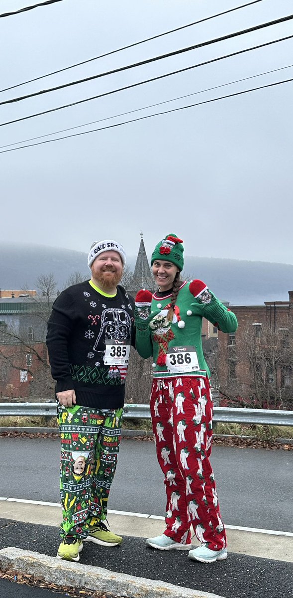 metallidan's tweet photo. Brattleboro 🎅 🏃‍♂️ ✅ #vt251 #run251 @AmyBTV https://t.co/SCcYuatP9b