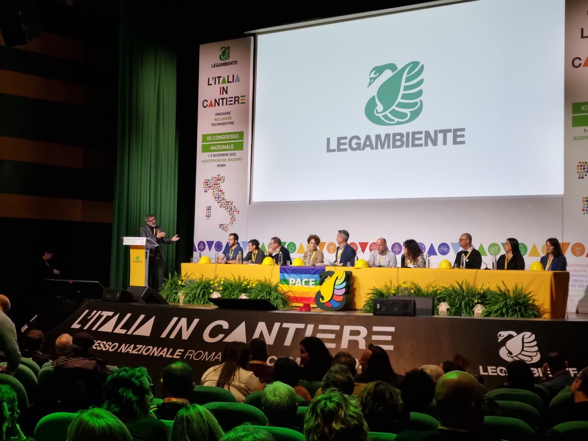 #LegambienteXII #ItaliaInCantiere ♻️ 🌳💧<a href="/OnofrioRota/">Onofrio Rota 🇮🇹🇪🇺</a>: Su #imballaggi Ue rischiava di penalizzare la nostra economia circolare, non dobbiamo mettere riuso contro riciclo, ma riuso e riciclo contro impatto ambientale, spreco cibo e acqua, produttività che guarda solo al profitto!