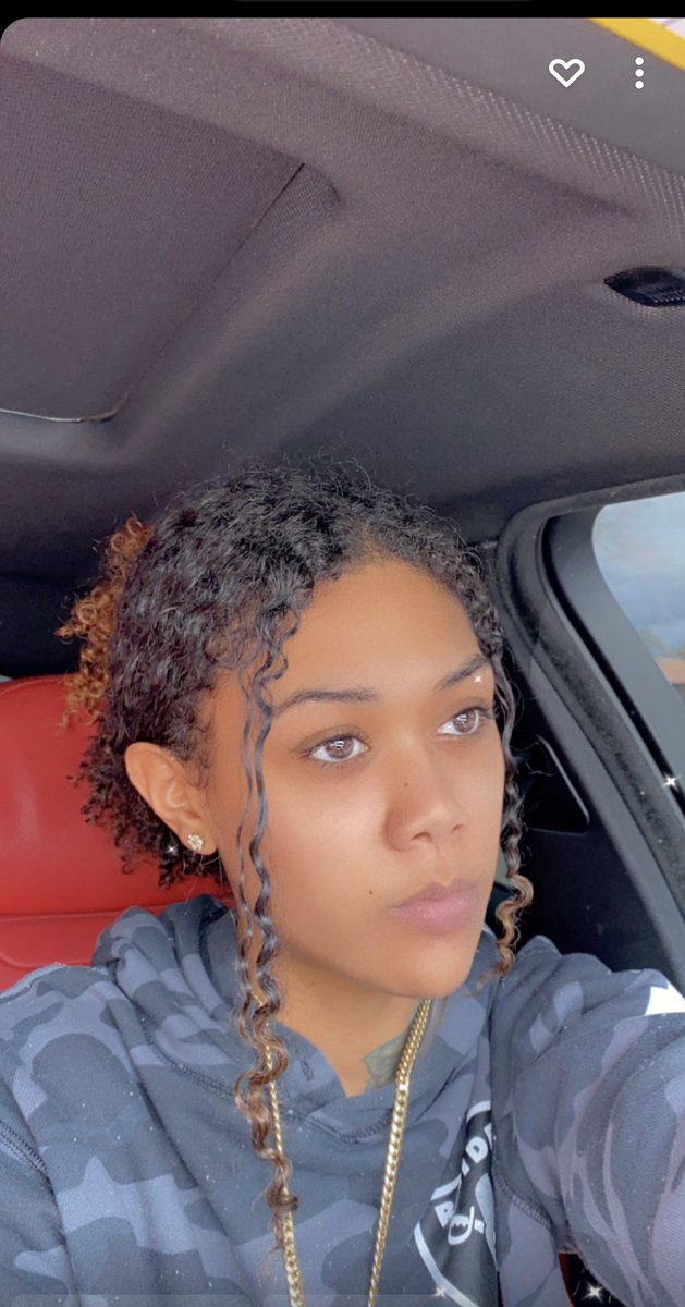 Caaliflower's tweet image. Lmfao I never smile 😂😂😂