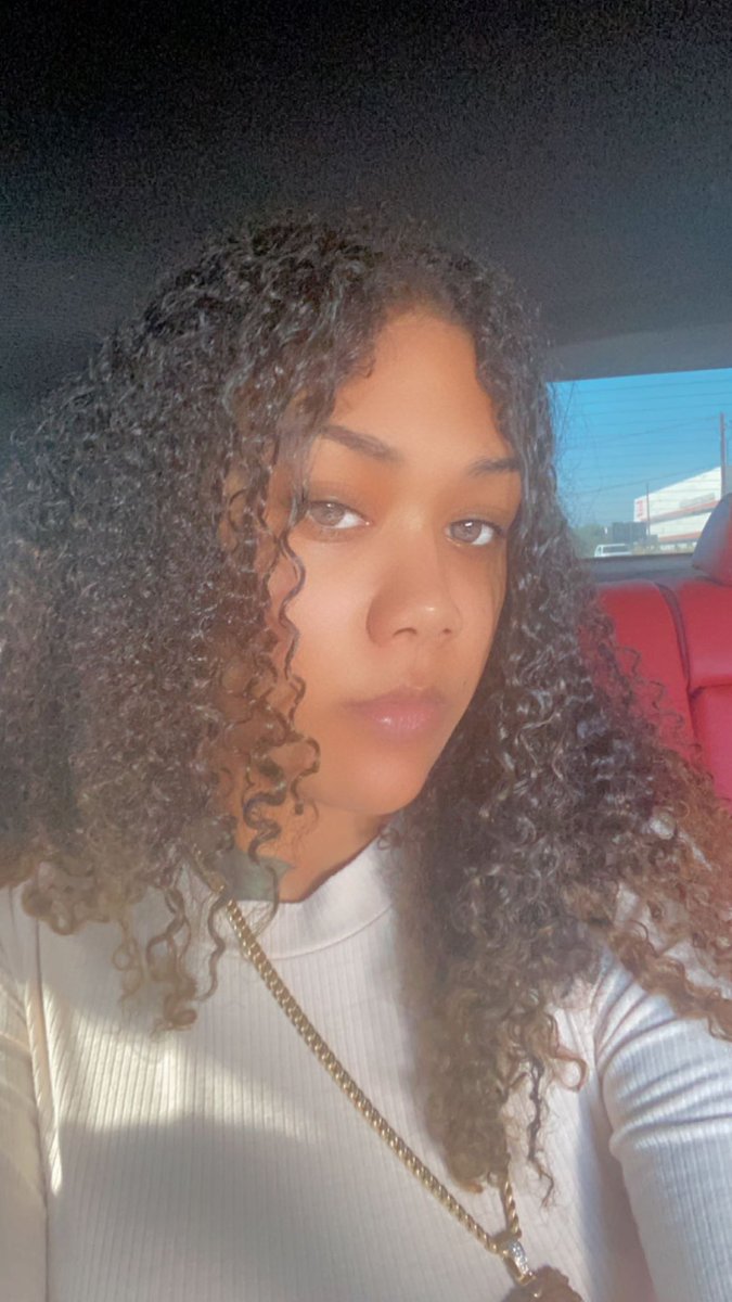 Caaliflower's tweet image. Lmfao I never smile 😂😂😂