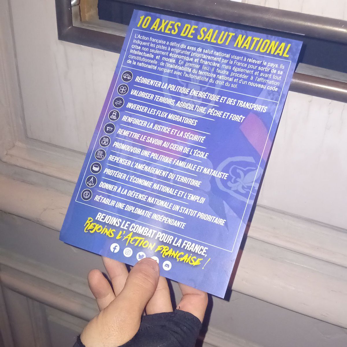 AF_Provence's tweet photo. ⚜️Tractage⚜️

Cette semaine les militants avignonnais ont distribué des tracts dans tout #Avignon intra-muros 📃

Afin de partager nos idées🇫🇷

Rejoins-nous ! 

#militantisme #actionfrançaise #france #provence #royalisme #nationalisme #patriotisme #souveraineté #tractage #boitage https://t.co/EL5VjlBsYw