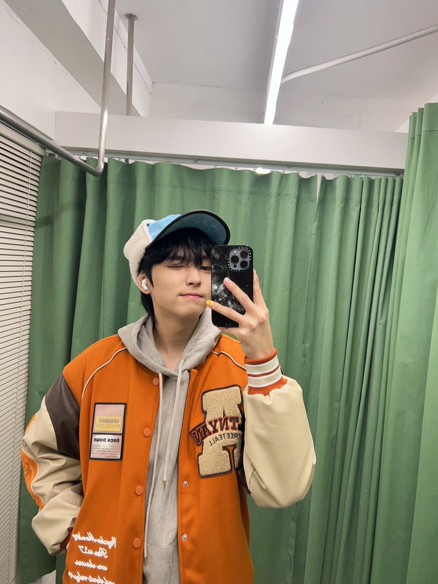 GHOST9OFFICIAL's tweet photo. 모두 굿나잇! 
항상 고스티에게는 감사할 뿐입니다 😚

#LEEKANGSUNG #이강성 https://t.co/YDR5FrTusT