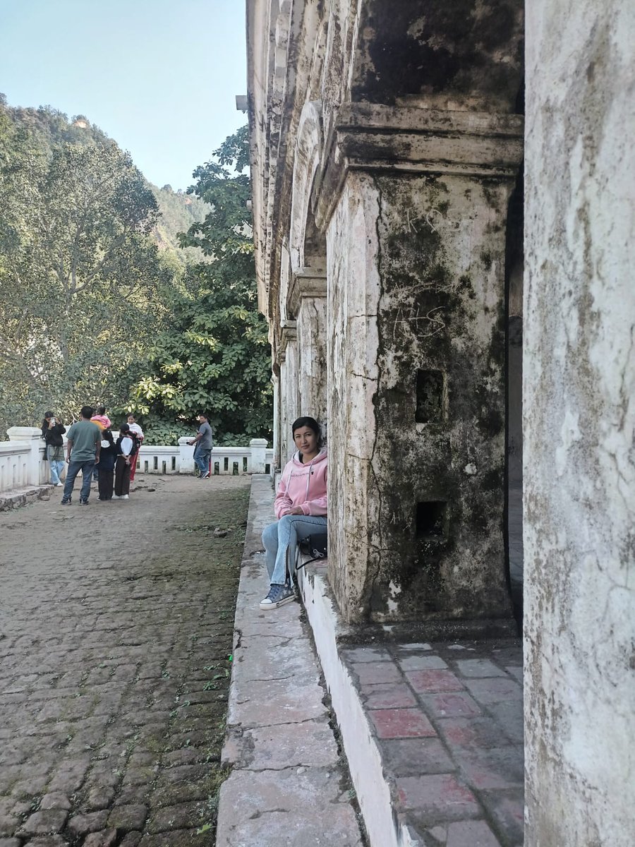 NabinaSht's tweet photo. आज पाल्पा रानीमहल घुम्न गको, ऐतिहासिक सम्पदा ,
प्रवेश शुल्क रू 50 लाग्ने,
आन्तरिक पर्यटक आउने कति धेरै ।
तर प्रचारप्रसार भएजस्तो अवस्था देखिएन।
रङरोगन र सरसफाइ गरेर थप आकर्षण थप्न जरूरी छ ।
नत्र दोहोर्याई कोही नजाने अवस्था हुन्छ ।
@Tansenmun #palpa #tajmahalofnepal #ranimahal https://t.co/kohPmyBf25