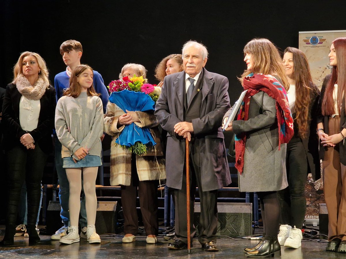 ℹ️ Puesta de largo de la Cátedra de Flamencología en la Merced. Ha rendido homenaje a su vicepresidente, Alfonso de la Rimada, dentro de su reconocimiento al mayor y han saludado a los nuevos miembros.
#Flamenco #Cádiz