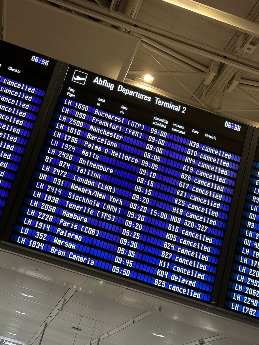 simonculley's tweet photo. @bashik @Airport_FRA @lufthansa @lufthansa is #shitstorm inside as well as outside https://t.co/6N5Sij1kC6