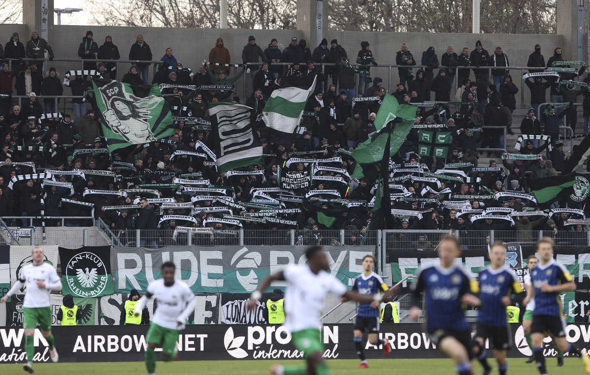 Preussen06's tweet photo. 📄 Dank eines starken Fights nehmen die Adlerträger in Unterzahl einen Punkt aus Saarbrücken mit. Der Spielbericht und die Bildergalerie zur Partie sind jetzt online, #nullsechsTV folgt später ⚫⚪💚 #FCSSCP #scp06
___
https://t.co/MqeR0S6KiP https://t.co/6zRpCXvx96