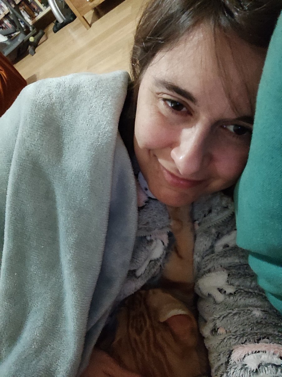 ChocotitaKawai's tweet image. Después de un duro día de trabajo ❤️
#pijama #sofaymanta #gato