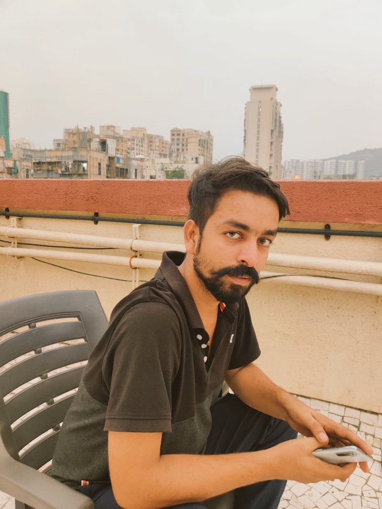 neerajthepoet's tweet image. हवस गर न हो तो ग़लत कुछ नही
*अधर देखिए या कमर देखिए
- नीरज नीर

*अधर ~ Lower lips 👄