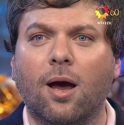 Así estuve toda la hora que cantó Emilia ayer