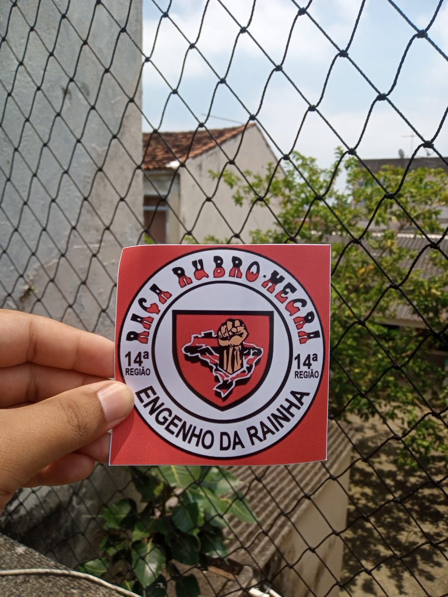 marcelocaitano's tweet photo. Eu trabalho, entre outras coisas, com gráfica. Então se liga nesse trabalho que fiz pra galera da Raça do Eng. da Rainha e da @rrn_mage . Quem quiser fazer adesivo ai pra sua região, pelotão, botiquim, etc, só chamar. https://t.co/9qOlSqi0c4