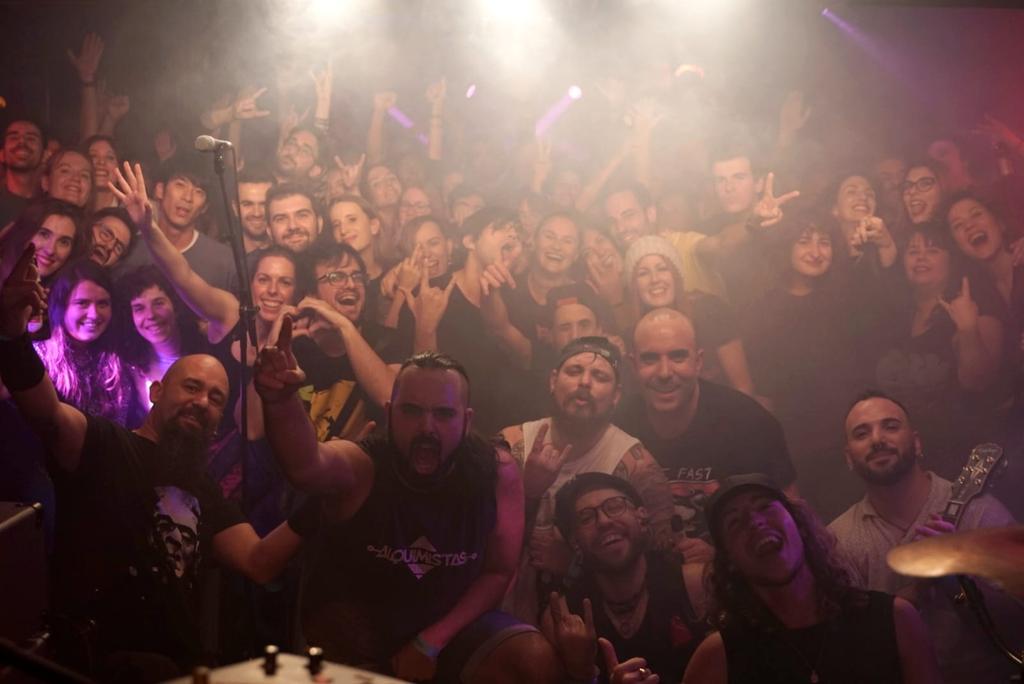 🔥 MADRID, LO DE AYER FUE INCREIBLE 🔥

¡MILLONES Y MILLONES DE GRACIAS, TOH PETAOH!

#mezk #Madrid #ska #Rock