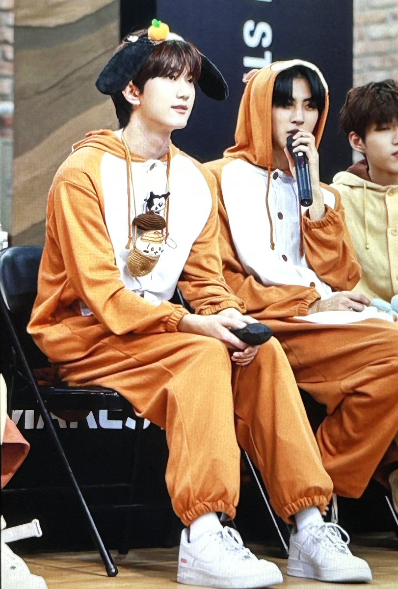 전신사진 찾다가 이거 밖에 없네🥹🐿️