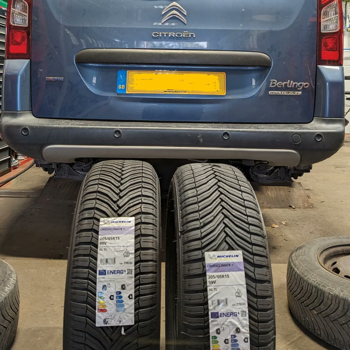 🌦️ Unpredictable weather? No problem with the right tyres! We're fitting vehicles with all-season tyres for seamless driving, no matter the forecast. Thinking of a switch? Let's talk! Our experts are here to help you choose the best for your vehicle. 🚗💪 #AllSeasonTyres #K&M