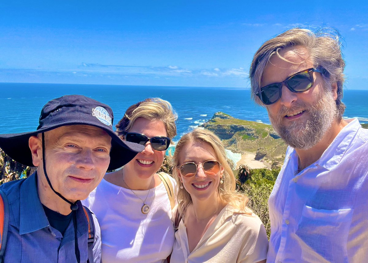 Following in the scientific footsteps of @FGinhoux all the way to Cape Point #IUIS2023 #CapeTown #immunoresilience #immunosenescence #immunocollaboration #carlarothlin @TheColonnaLab #cheninblanc