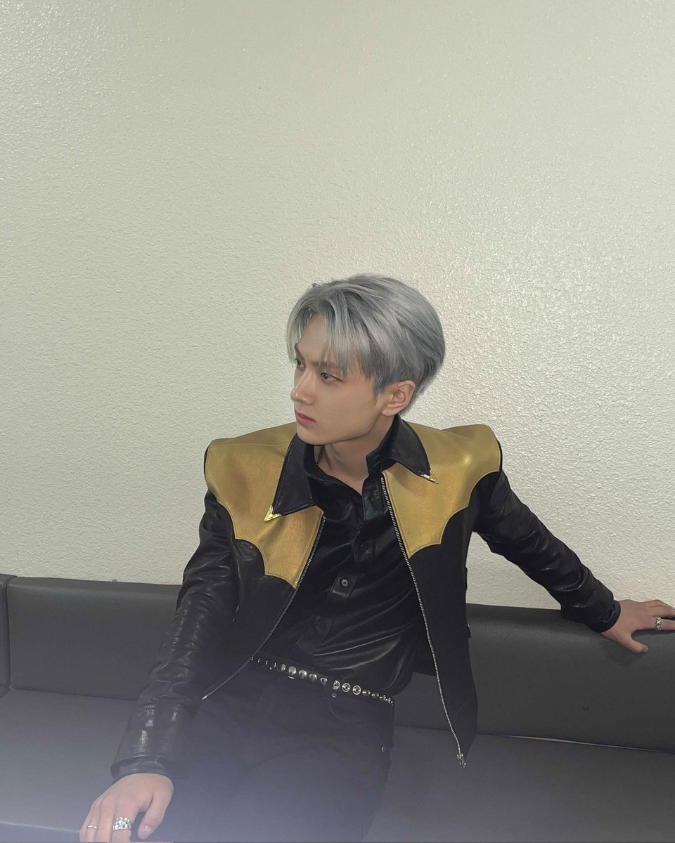 ENHYPEN_members's tweet image. 💛🖤

#JAY #ENHYPEN #MusicBank