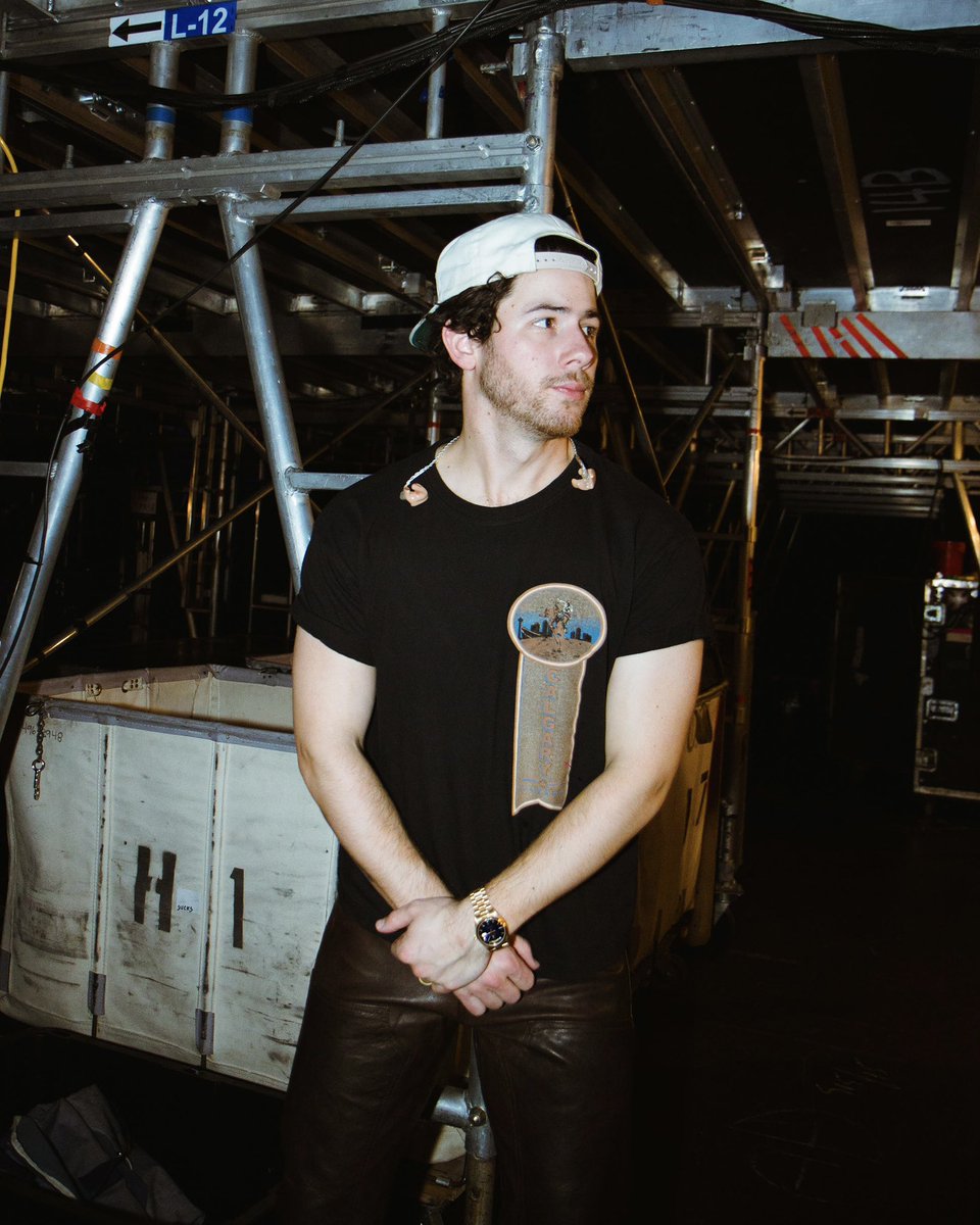 nickjonas's tweet photo. long hair szn https://t.co/WdJ42lQ4Cd