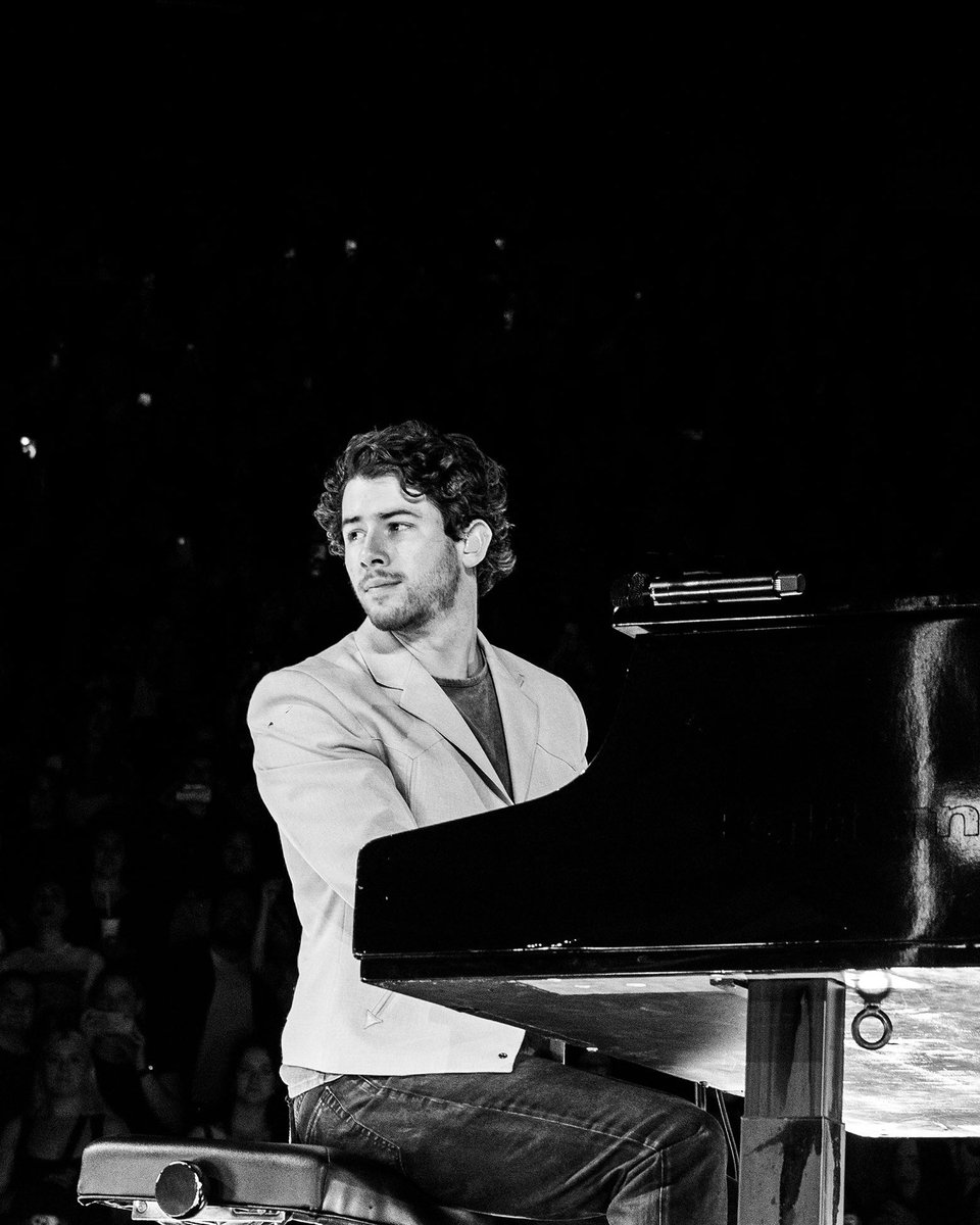 nickjonas's tweet photo. long hair szn https://t.co/WdJ42lQ4Cd