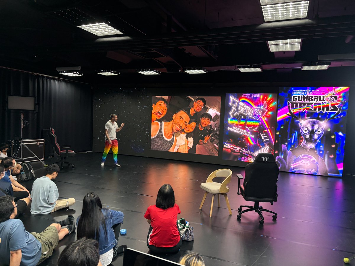 Ferryman_VR's tweet image. We wanted to share some photos of Christopher Lane Davis, aka Screaming Color recently presented at @ishoutaiwan. Look at these beautiful photos! Love that VR Theatre is getting such amazing international attention. 

#VR #XRPerformance
